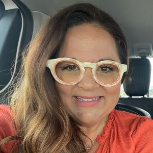 Meet your Posher, Carolina